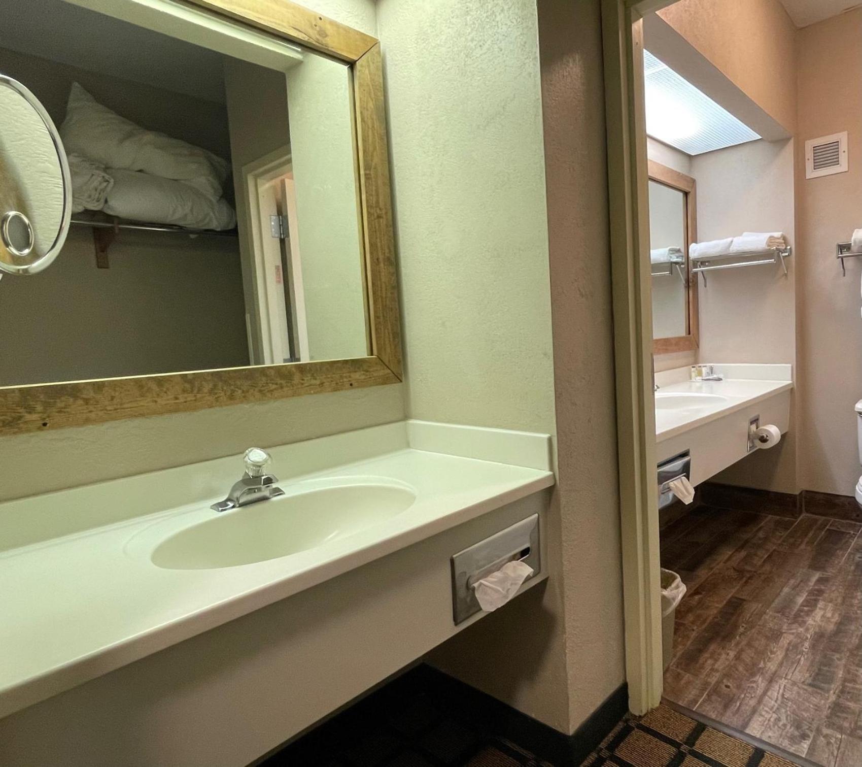 Hotel Baymont By Wyndham West Plains Extérieur photo