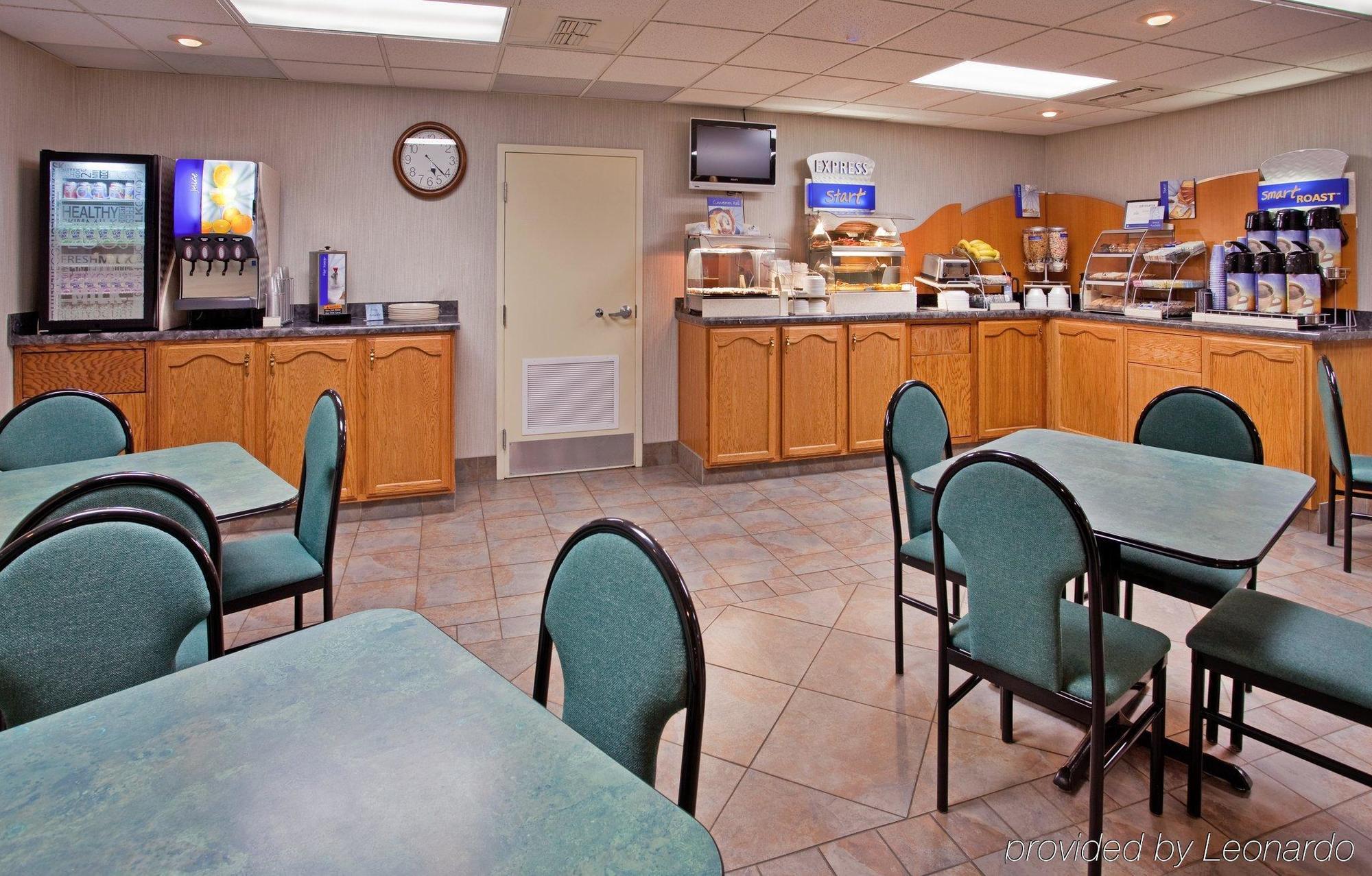 Hotel Baymont By Wyndham West Plains Restaurant photo